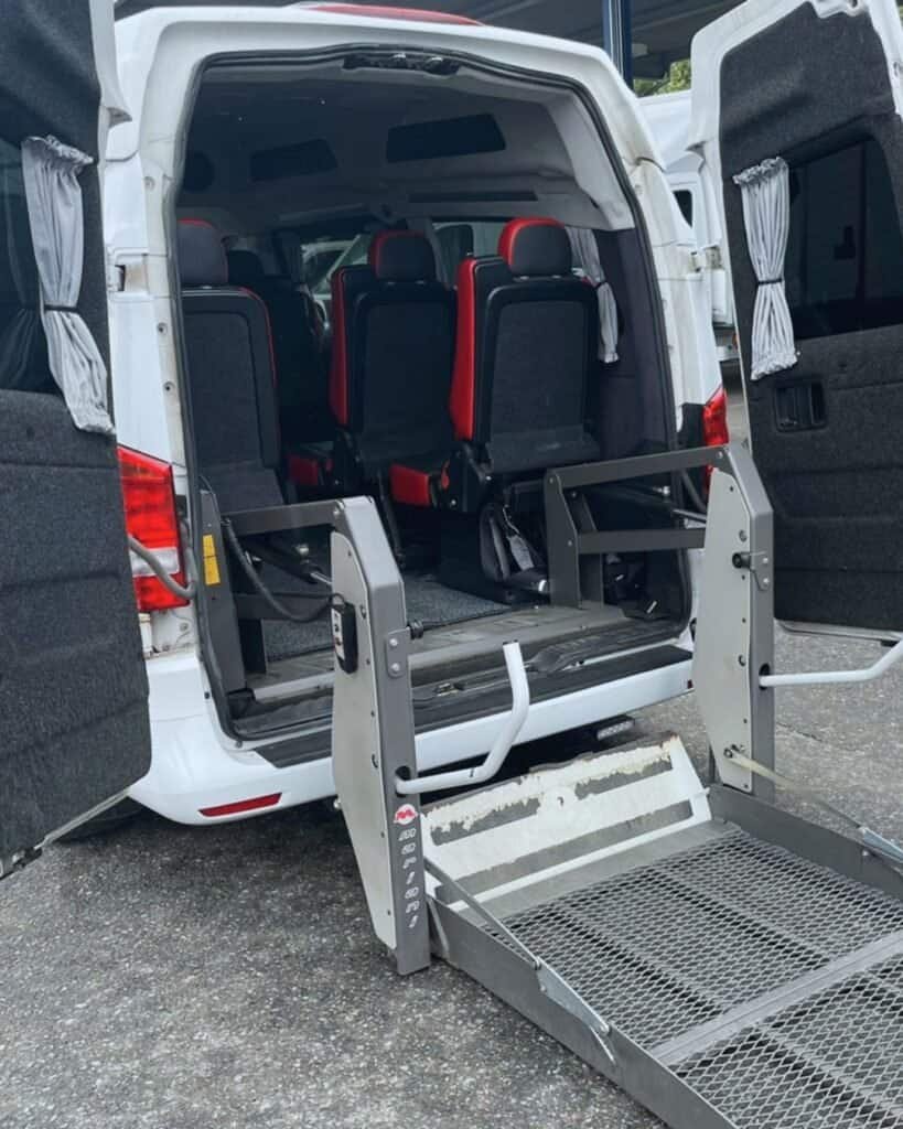 Ski group transfer with equipment in Rovaniemi taxi