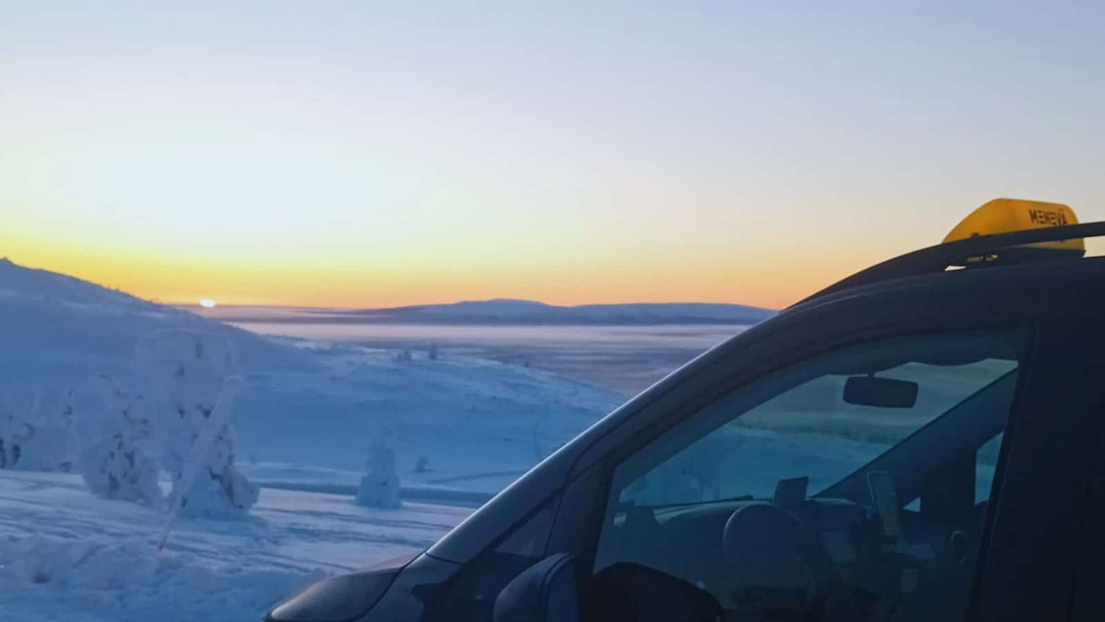 Taxi stopping at scenic viewpoint between Rovaniemi and Levi